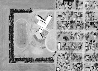 USGS satellite view of the Pawnee Rock school building.