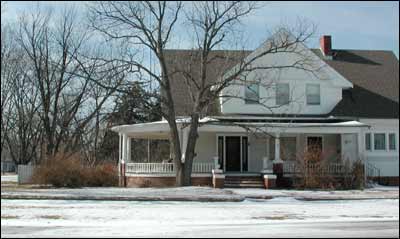 Dorothy and Ed Bowman's house. Photo was made in January 2005. Photo copyright 2005 by Leon Unruh.