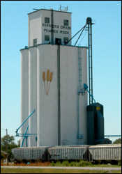 Farmers Grain's big elevator in Pawnee Rock. Photo copyright 2006 by Leon Unruh.