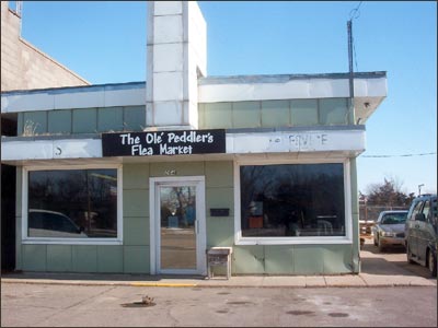 Ole Peddler's Flea Market, Great Bend. Photo copyright 2008 by Gary Trotnic.