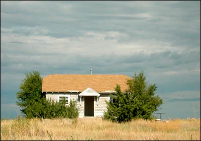 House north of Pawnee Rock, August 2006. Photo copyright 2006 by Leon Unruh.