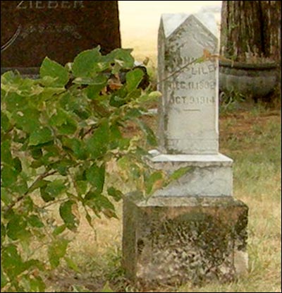 John Lile's grave marker in the Pawnee Rock cemetery. Photo copyright 2008 by Leon Unruh.