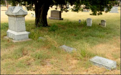 Logan family graves, Pawnee Rock Cemetery. Photo copyright 2008 by Leon Unruh.