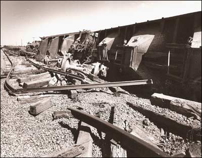 Train derailment at Nekoma, Kansas, in 1975.