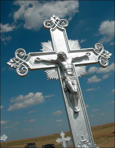 Cross in the cemetery in Park, Kansas. Photo copyright 2006 by Leon Unruh.