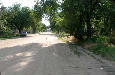 Pawnee Avenue in Pawnee Rock, June 17, 2007. Photo copyright by Leon Unruh.