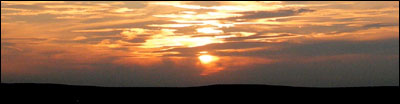 Sunset photo in western Kansas. Photo copyright 2008 by Leon Unruh.
