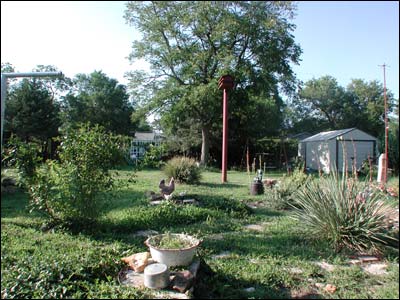 Unruh back yard, 2005. Photo copyright 2005 by Leon Unruh.