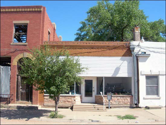 In 2006, the shop west of the post office appeared to be a second-hand shop. Photo copyright 2011 by Leon Unruh.