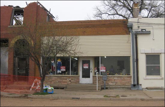 A second-hand shop just west of the post office in Pawnee Rock doesn't have a regular sign, but it does say 