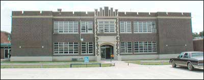 Macksville High School main building. Photo copyright 2005 Leon Unruh.