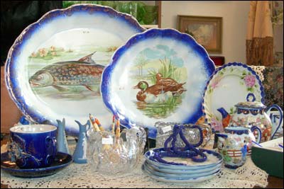 Serving platters at Patty Lee's antique store in Pawnee Rock, 2006. Photo copyright 2009 by Leon Unruh.