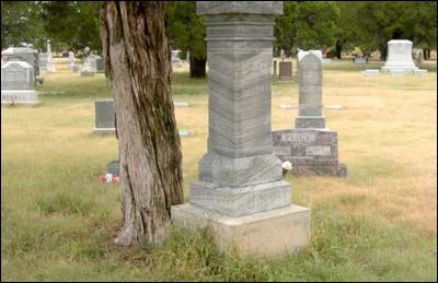 Flick graves in Pawnee Rock Township cemetery. Photo copyright 2007 by Leon Unruh.