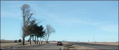 Pullout along U.S. Highway 56 where the Pawnee Rock historical marker stands. Photo copyright 2005 by Leon Unruh.