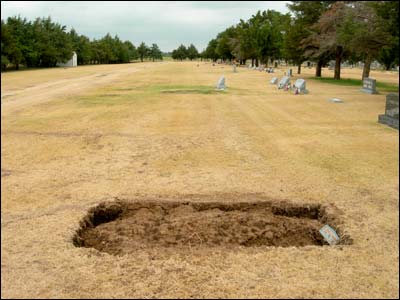 Jim Rainbolt's grave in August 2006. Photo copyright 2008 by Leon Unruh.