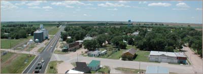 Southwestward view from Pawnee Rock's elevator. Photo copyright 2005 Leon Unruh.