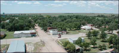 Westward view of Pawnee Rock, July 2005. Photo copyright 2005 by Leon Unruh.